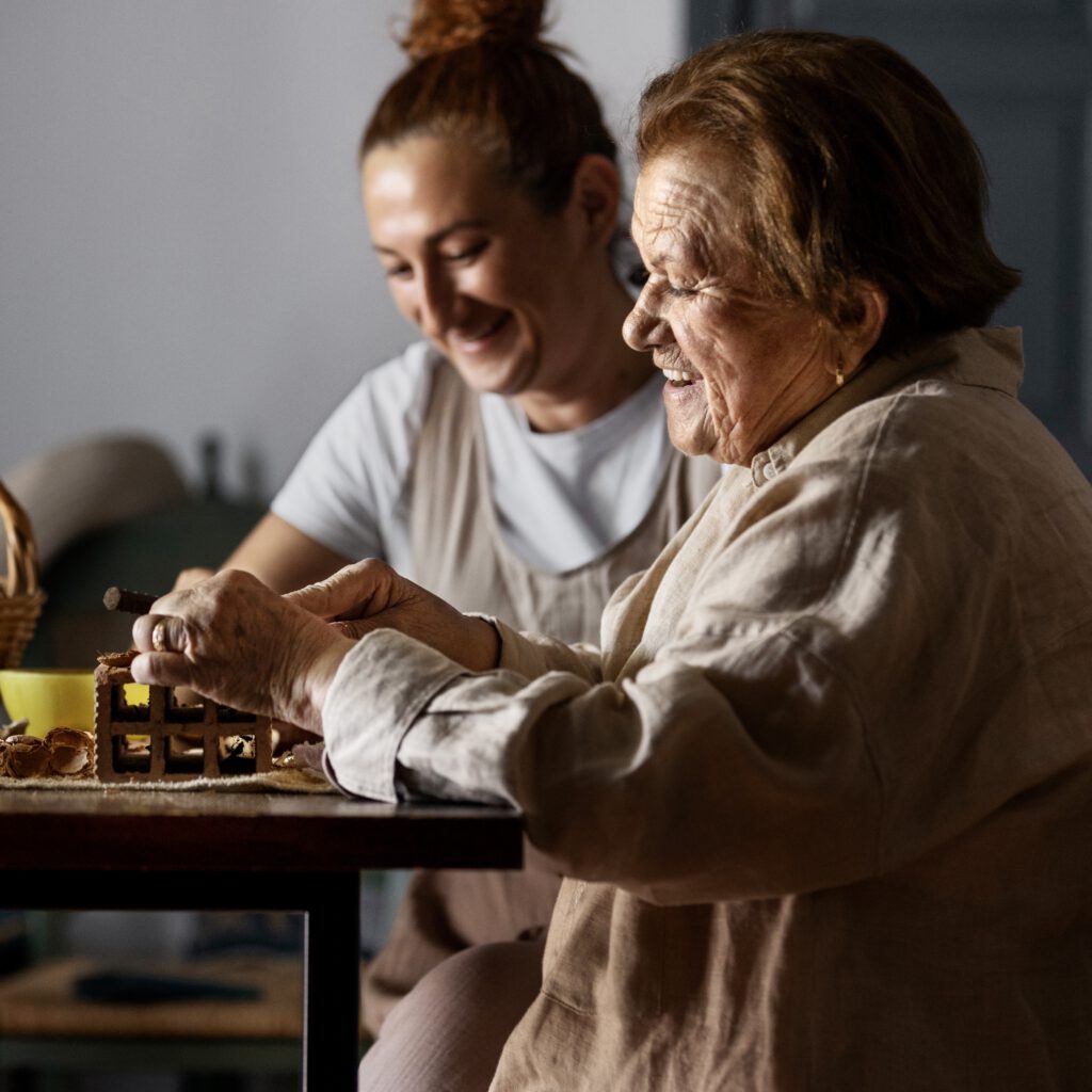 femmes-travaillant-ensemble-a-la-campagne